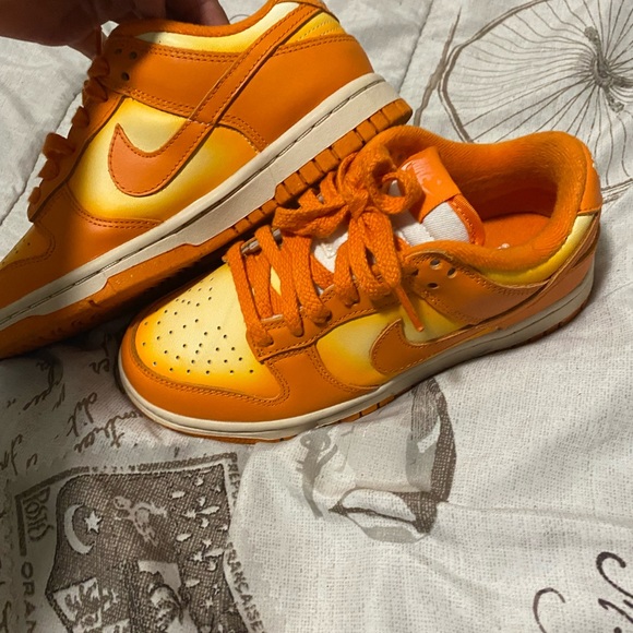 Orange Nike dunks size 5 brand new condition only worn once ! - Picture 3 of 4